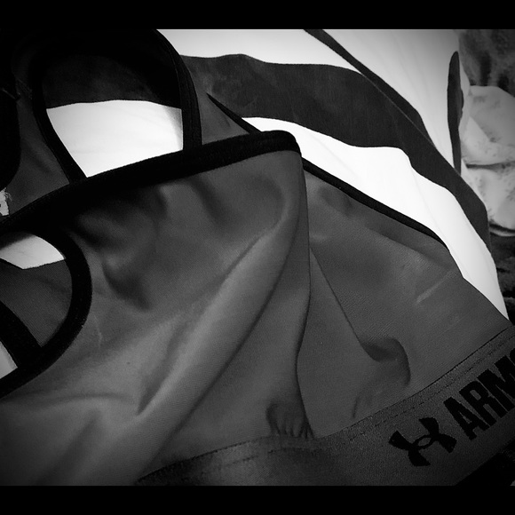 Under Armor Brand Sports Bra - Picture 6 of 6